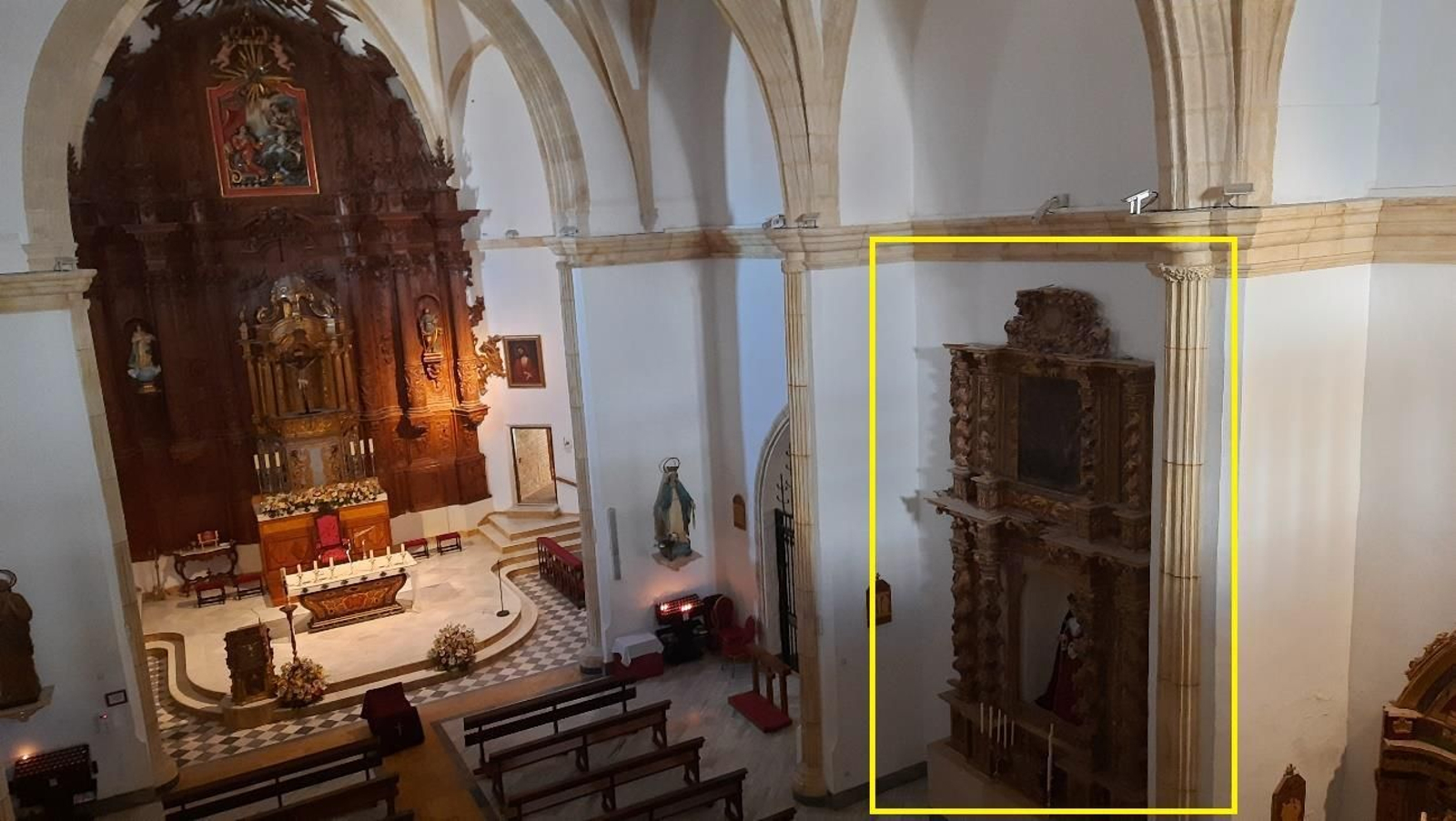 Retablo laterla objeto de la restauración.