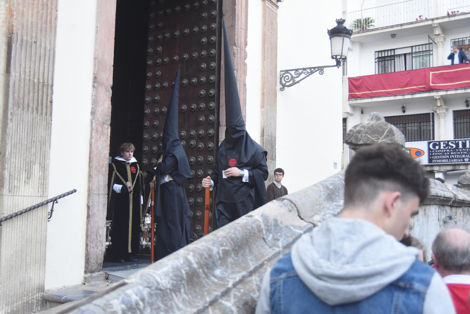 La procesión del Santo Sepulcro en este Viernes Santo de Córdoba, en imágenes