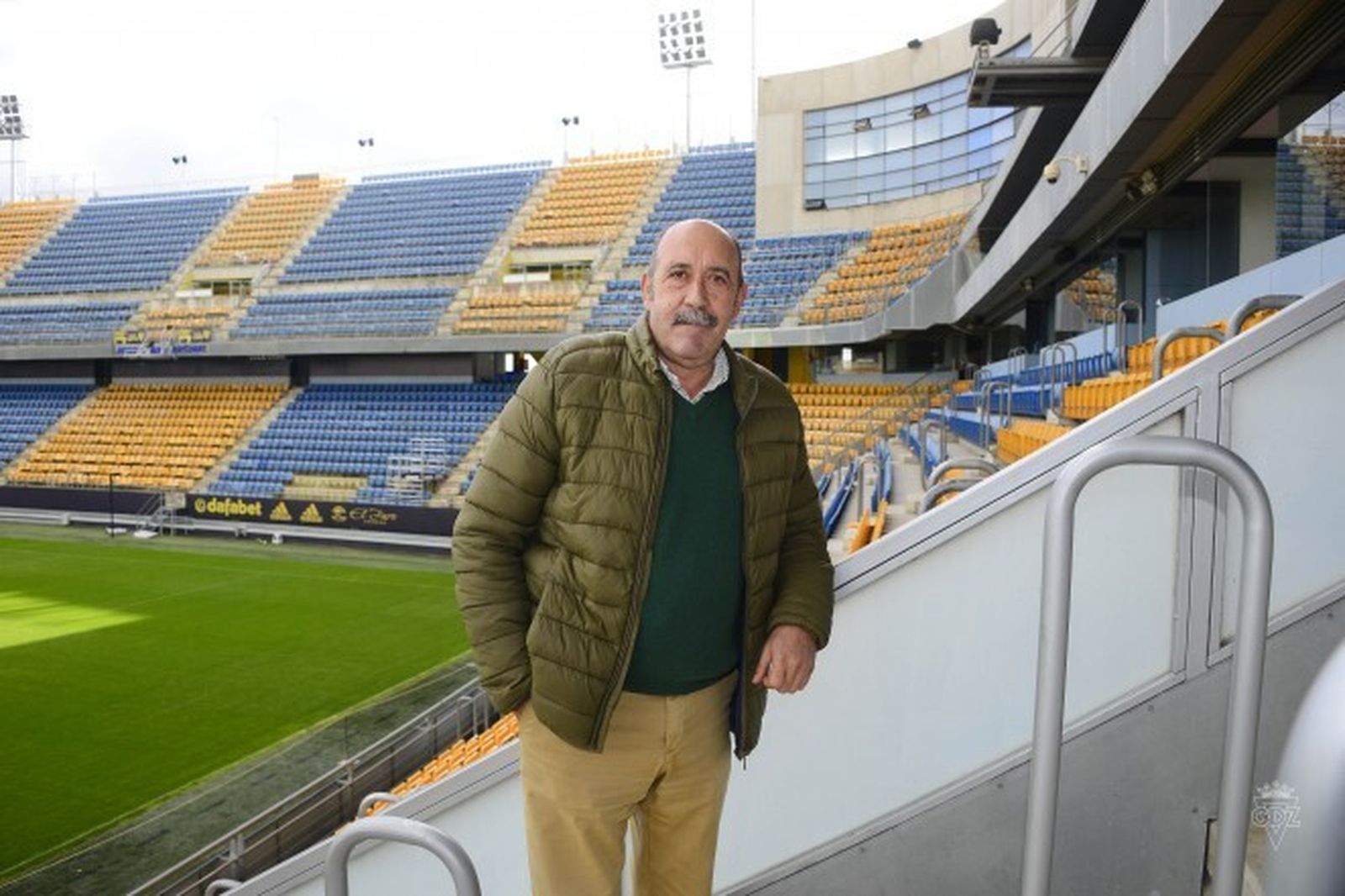 Carmelo posa en el Carranza.