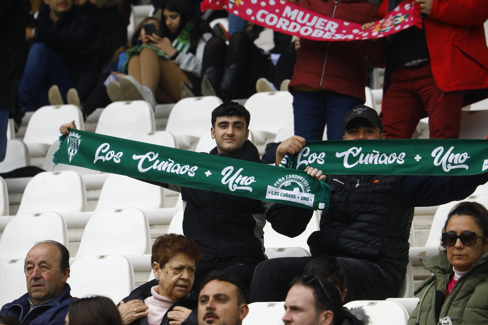 El ambiente en las gradas de El Arcángel para el Córdoba CF - Cultural Leonesa, en imágenes