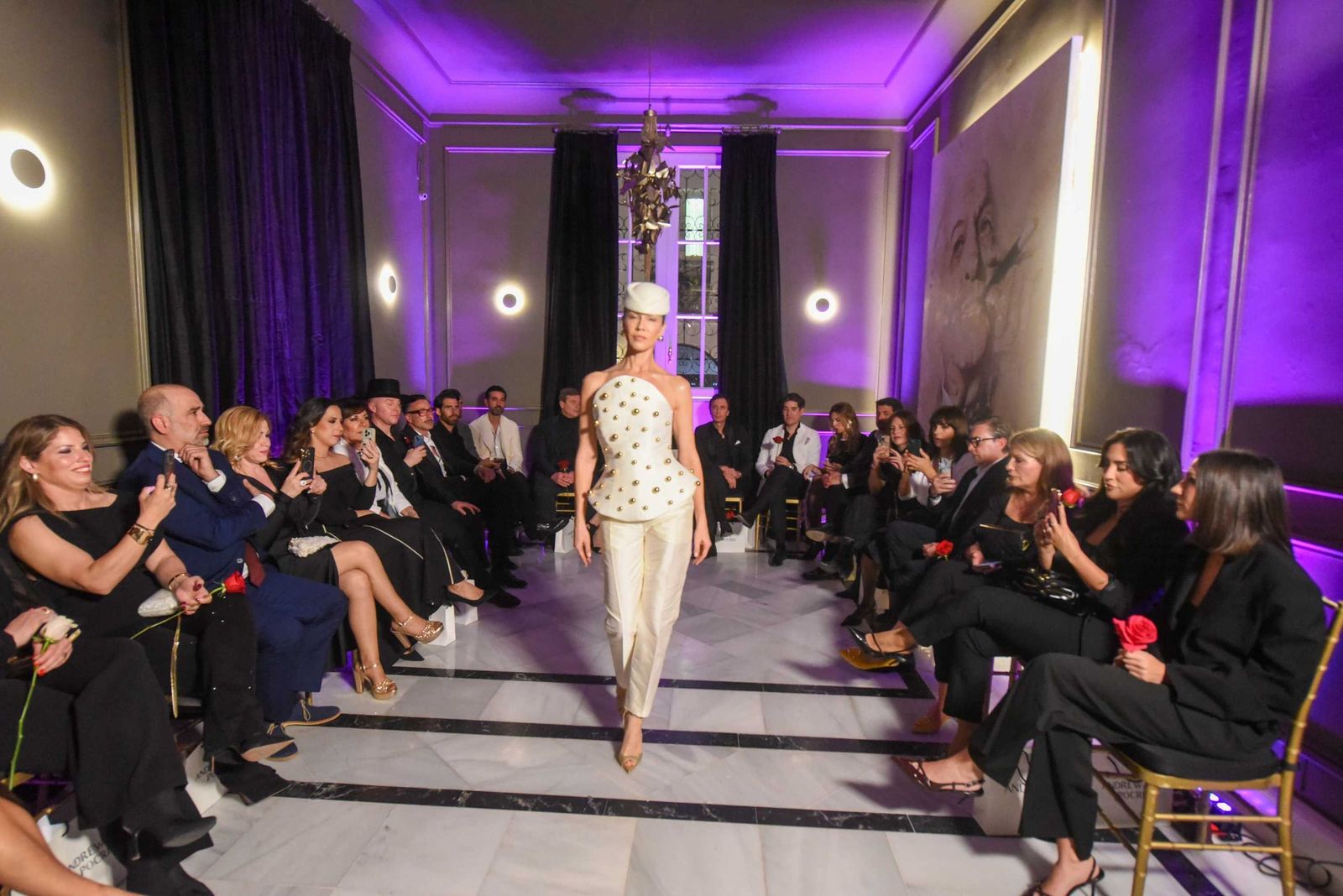 Desfile de Andrew Pocrid en La Casa de Manolete Bistró