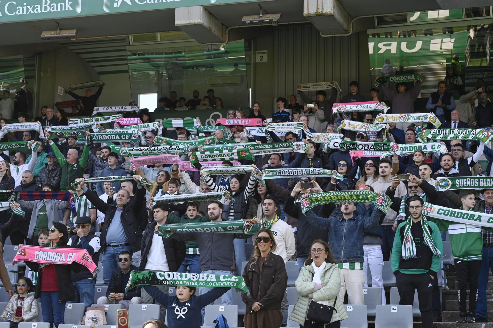 Las mejores fotos del ambiente en El Arcángel para el Córdoba CF - Eibar