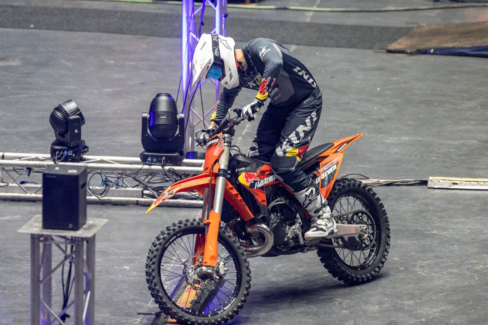 En imágenes: el Olivo Arena vibra con piruetas y motor en estado puro en el Soloflow Freestyle (1)