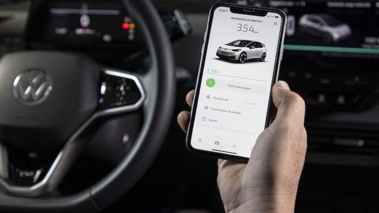 El móvil será importante, pero sobre todo fuera del coche, porque cuando estás dentro, el ID.3 es comunicante y aporta funciones (como con Car2X) que van más allá de las habilidades de un teléfono inteligente.