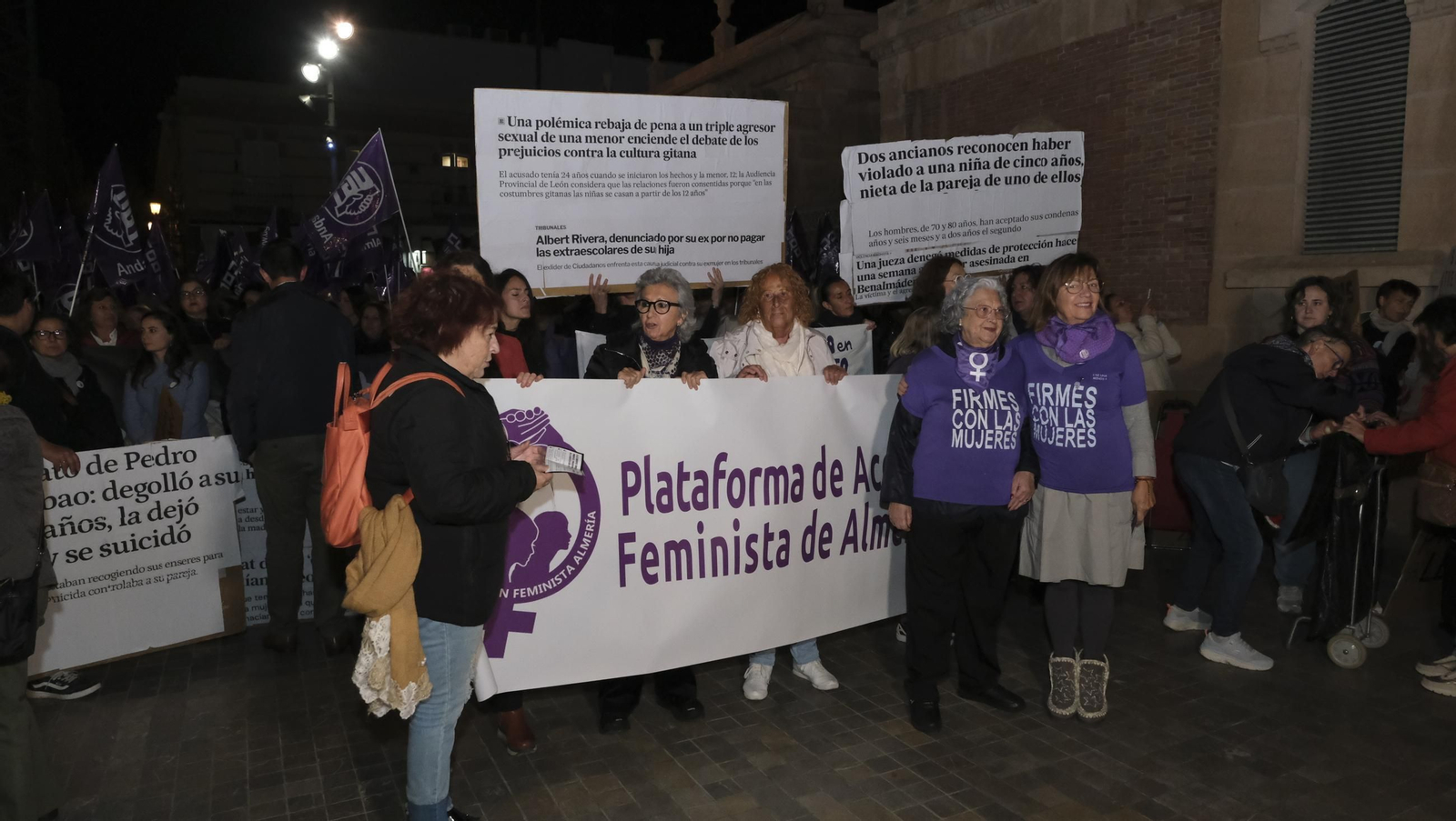 Fotografías de la manifestación del 25-N por la violencia de género, en Almería