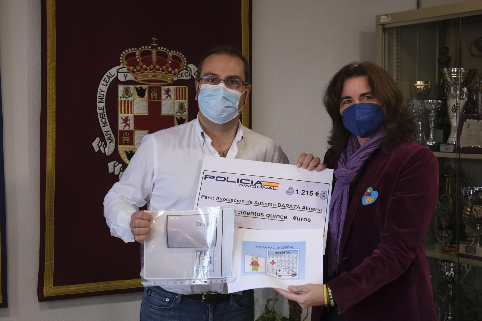 Presentación calendario solidario asociación autismo Dárata. Almería