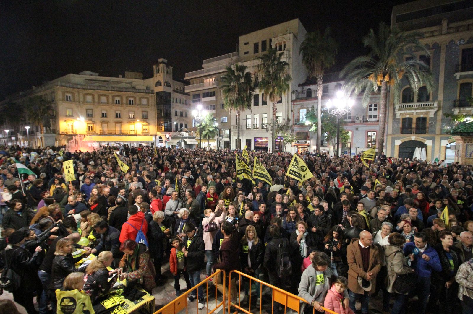 Imágenes de la manifestación contra los Fosfoyesos