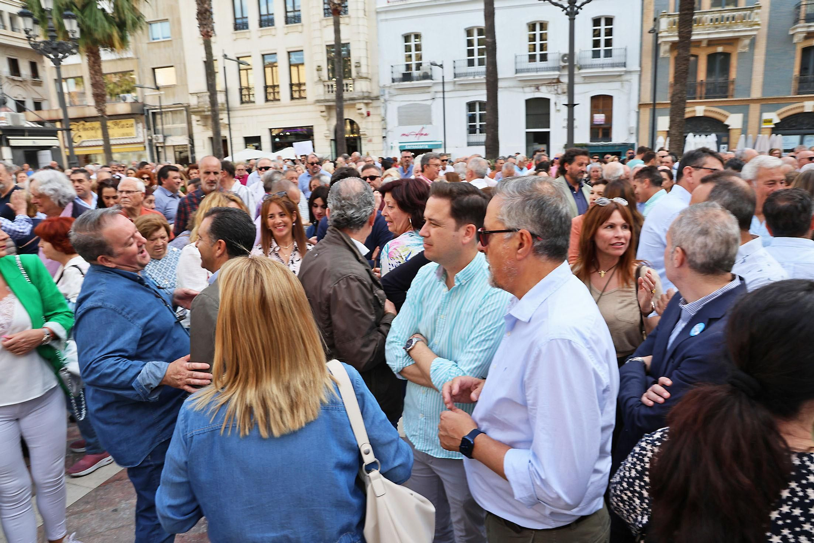 Imágenes de la concentración por las infraestructuras para Huelva