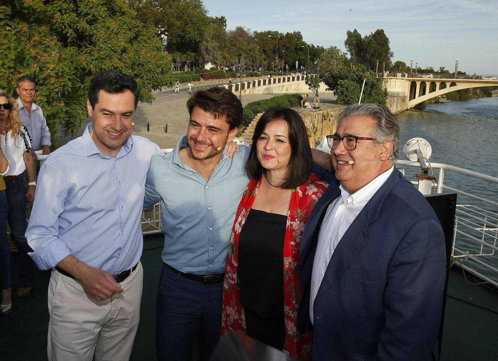Beltrán Pérez junto a Juanma Moreno, Virginia Pérez y Juan Ignacio Zoido en un acto de campaña electoral en Sevilla.