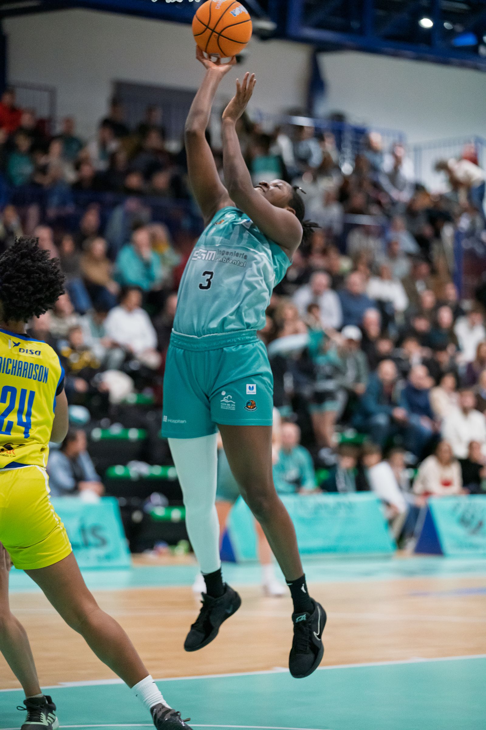 Esencial victoria del CAB Estepona ante el Spar Gran Canaria (80-64)