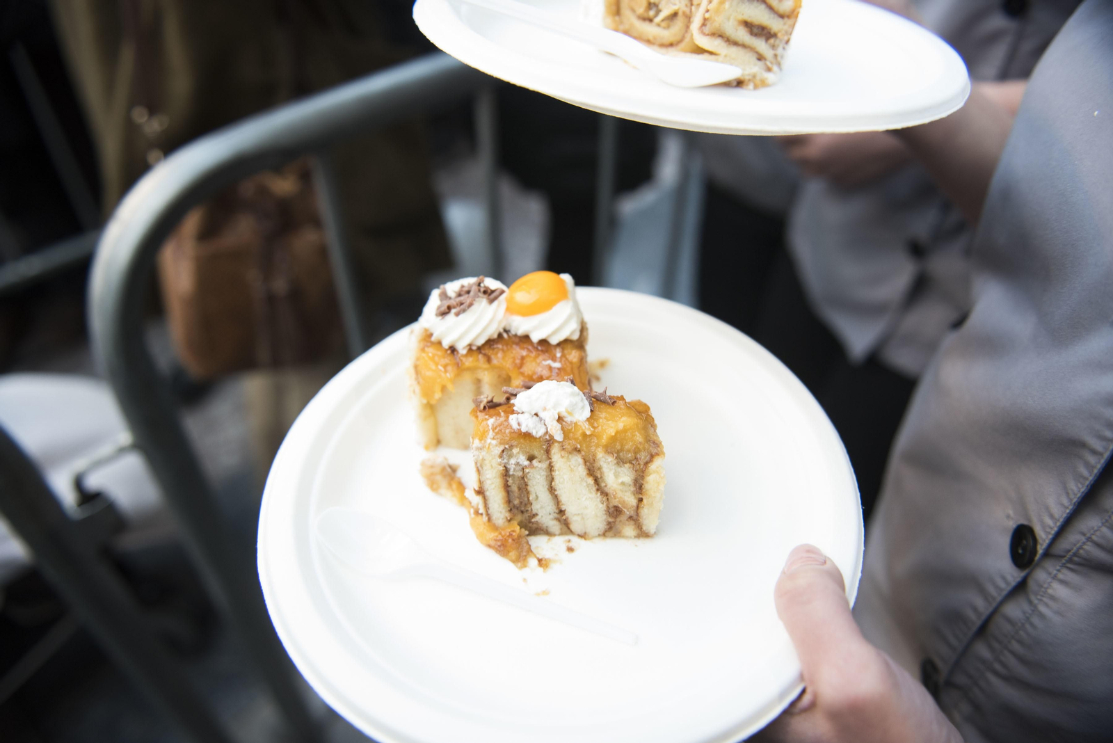 Las imágenes de la tarta de piononos más grande del mundo