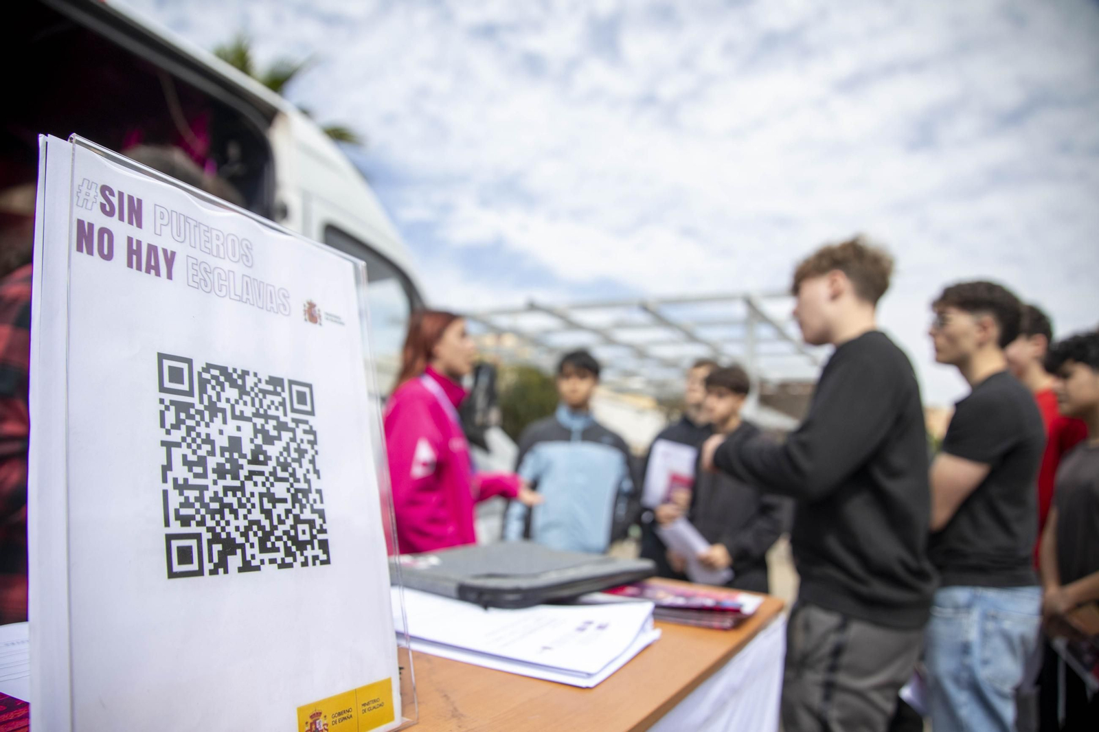 Sensibilización sobre la trata de mujeres en el IES Maestro Padilla de Almería, en imágenes