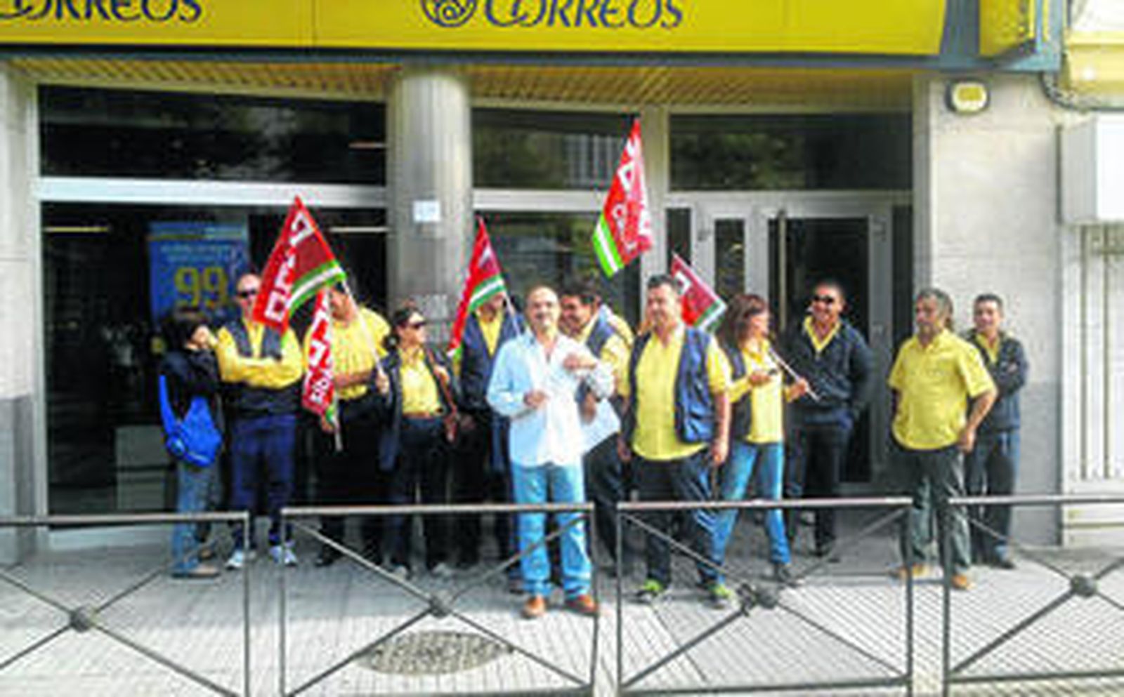 Protesta protagonizada esta misma semana por trabajadores de Correos ante la oficina de Jesús Nazareno.