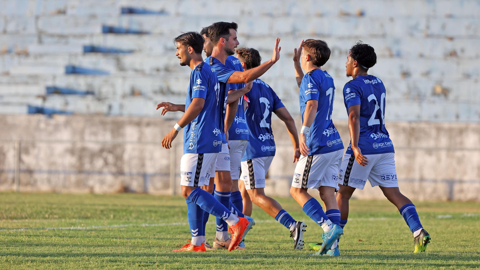Imágenes del Trofeo de la Copa y la Venencia entre el Jerez Industrial y el Xerez DFC