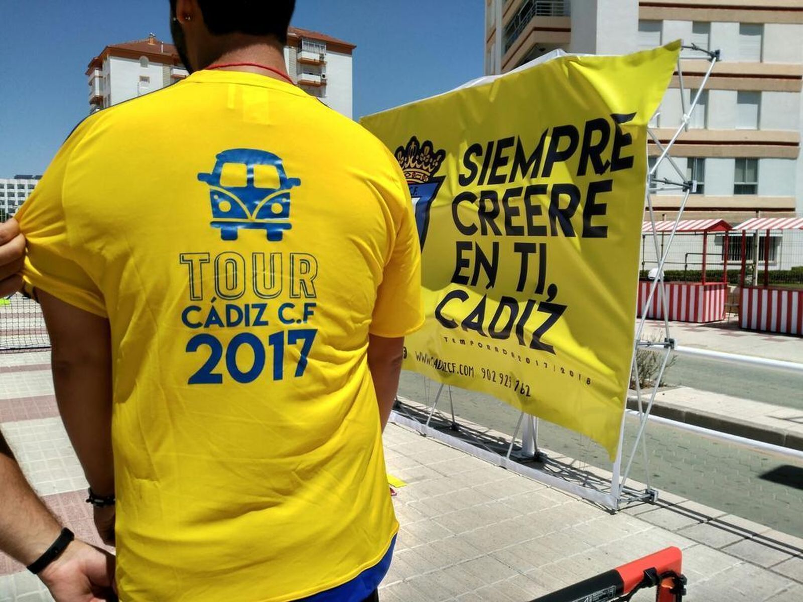 La caravana cadista hizo su primera parada ayer en Valdelagrana.