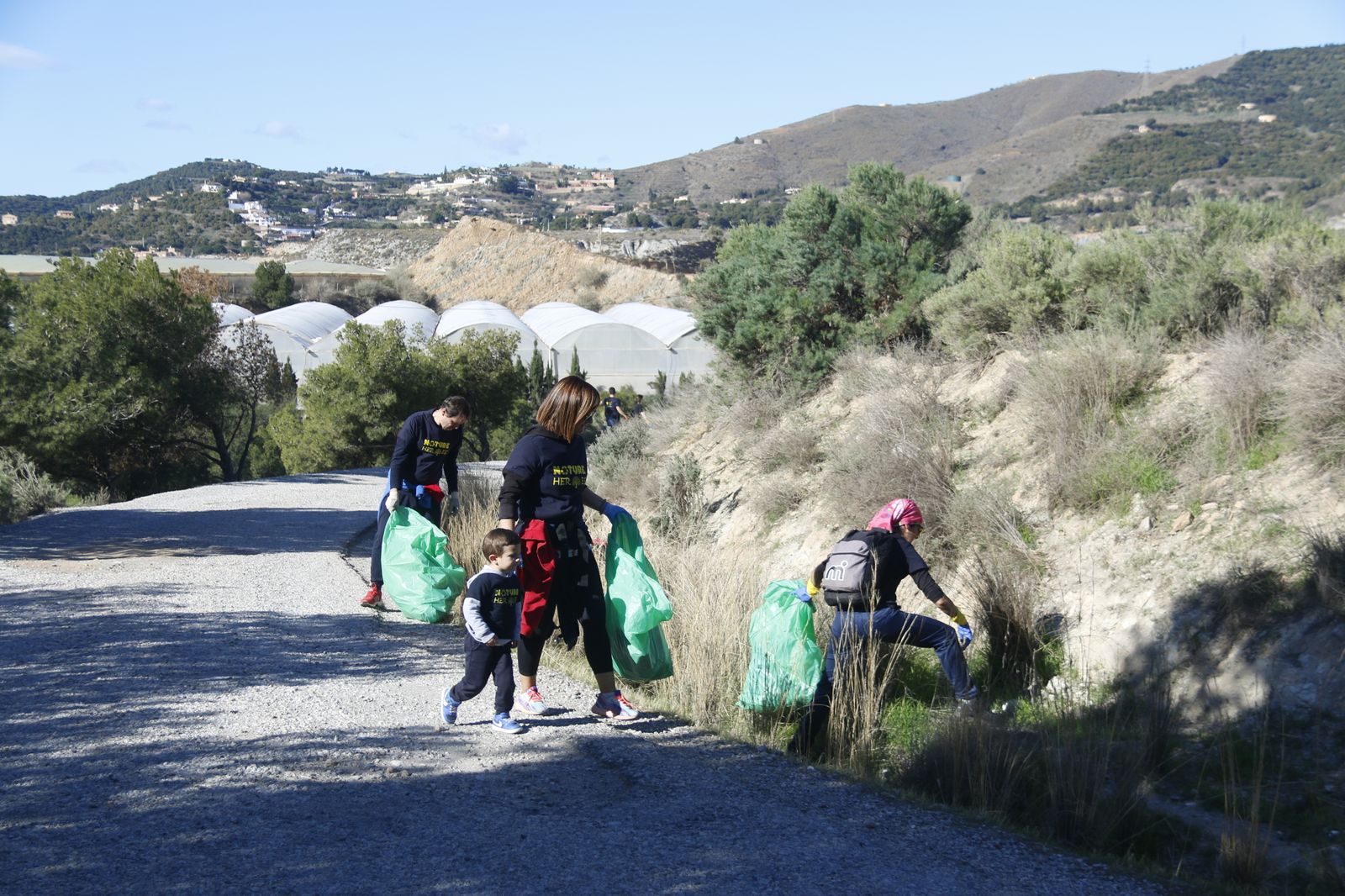 Así ha sido la primera jornada de plogging del año en la Costa de Granada