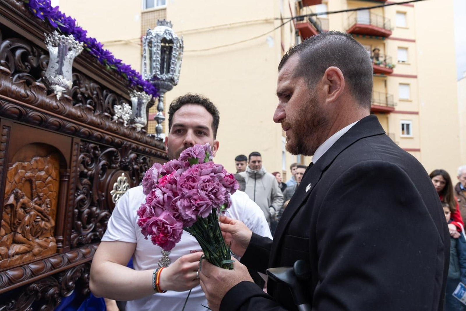 La temida lluvia impide el desarrollo normal de este Martes Santo