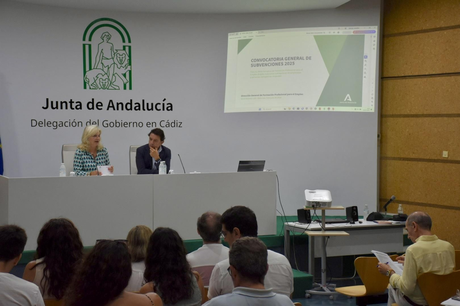 Jornada informativa sobre las subvenciones para la formación profesional para el empleo en Cádiz.