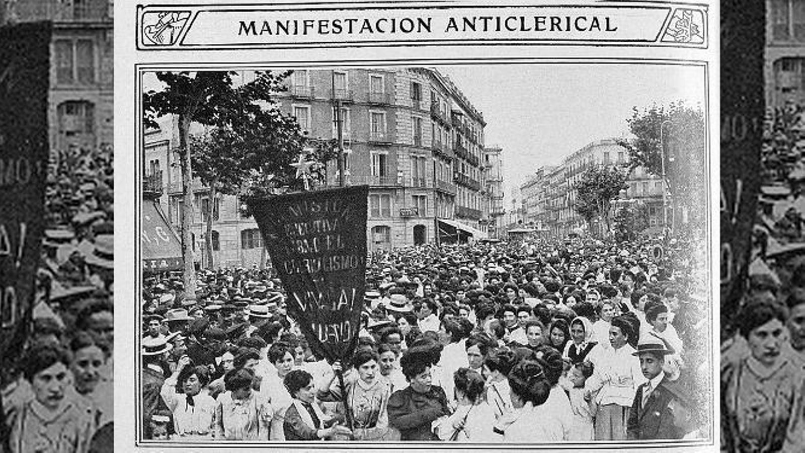 Recorte de prensa sobre la manifestación femenina de 1910