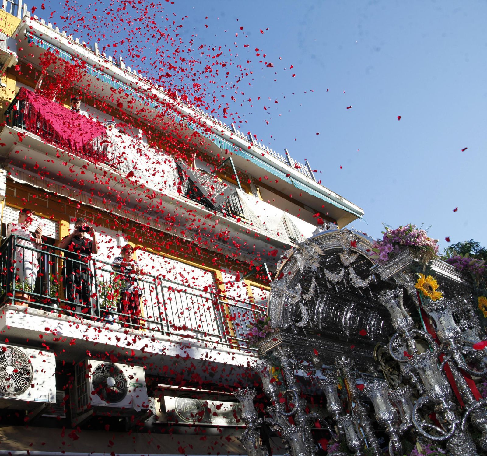 Salida de la Hermandad del Rocío del Cerro del Águila