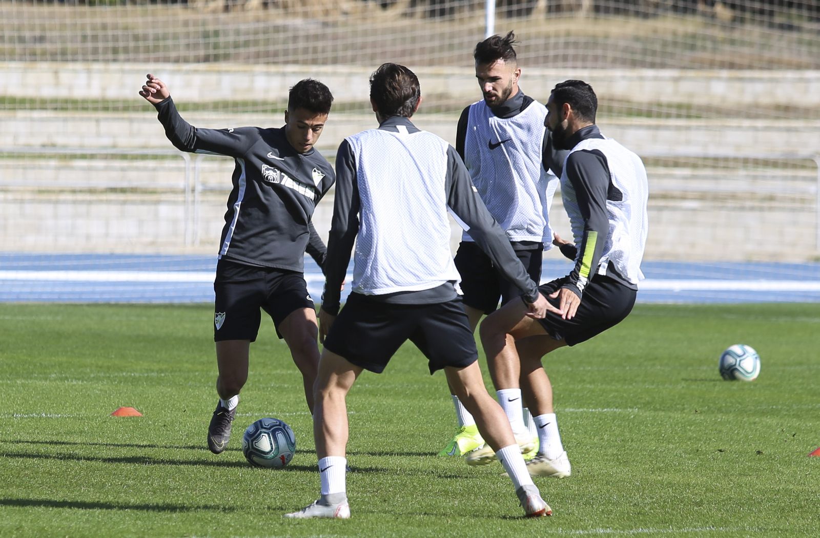 Adrián, Renato Santos y Lombán pisan césped