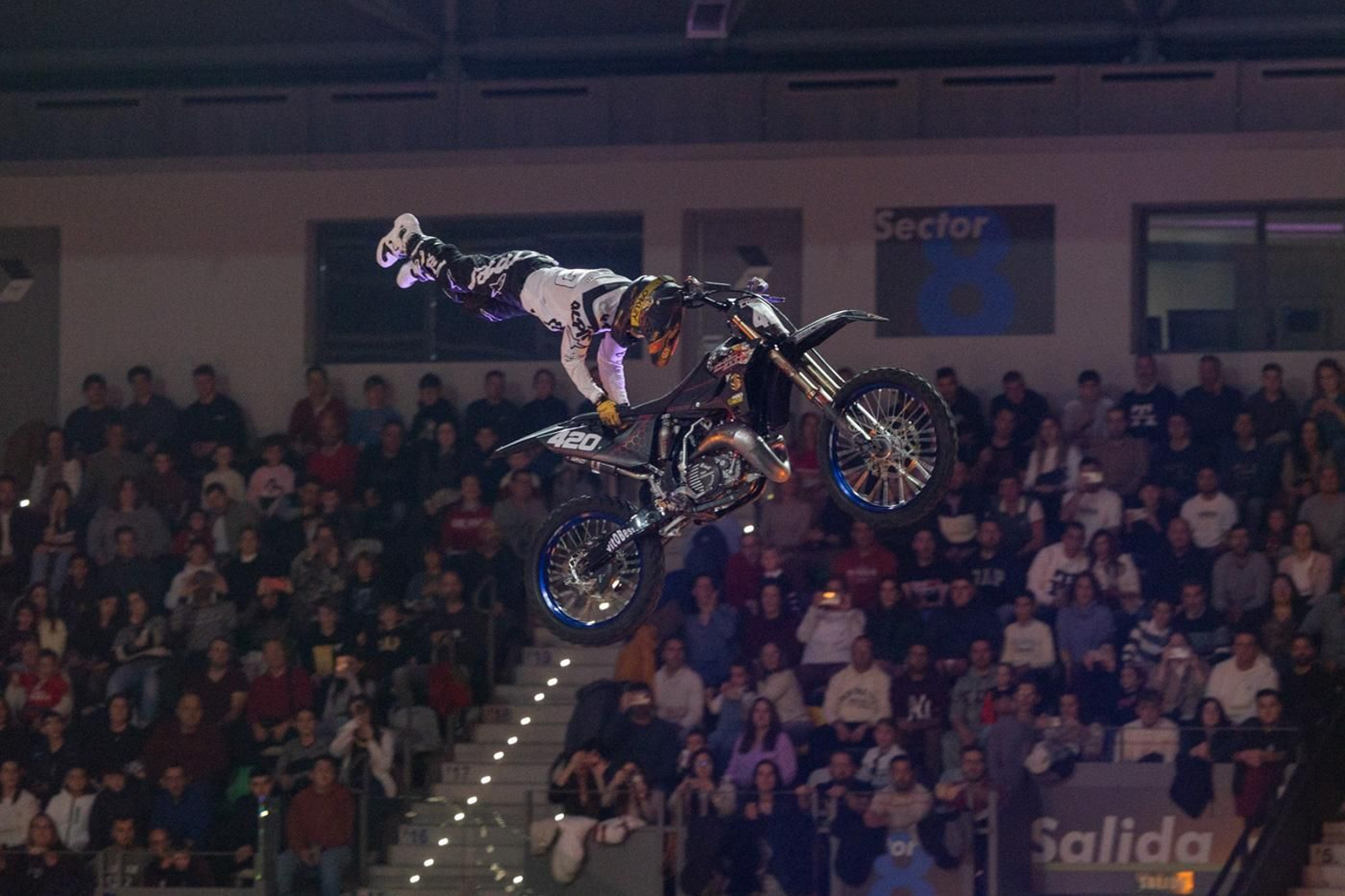 En imágenes: el Soloflow Freestyle enamora en Jaén con acrobacias y espectáculo en estado puro