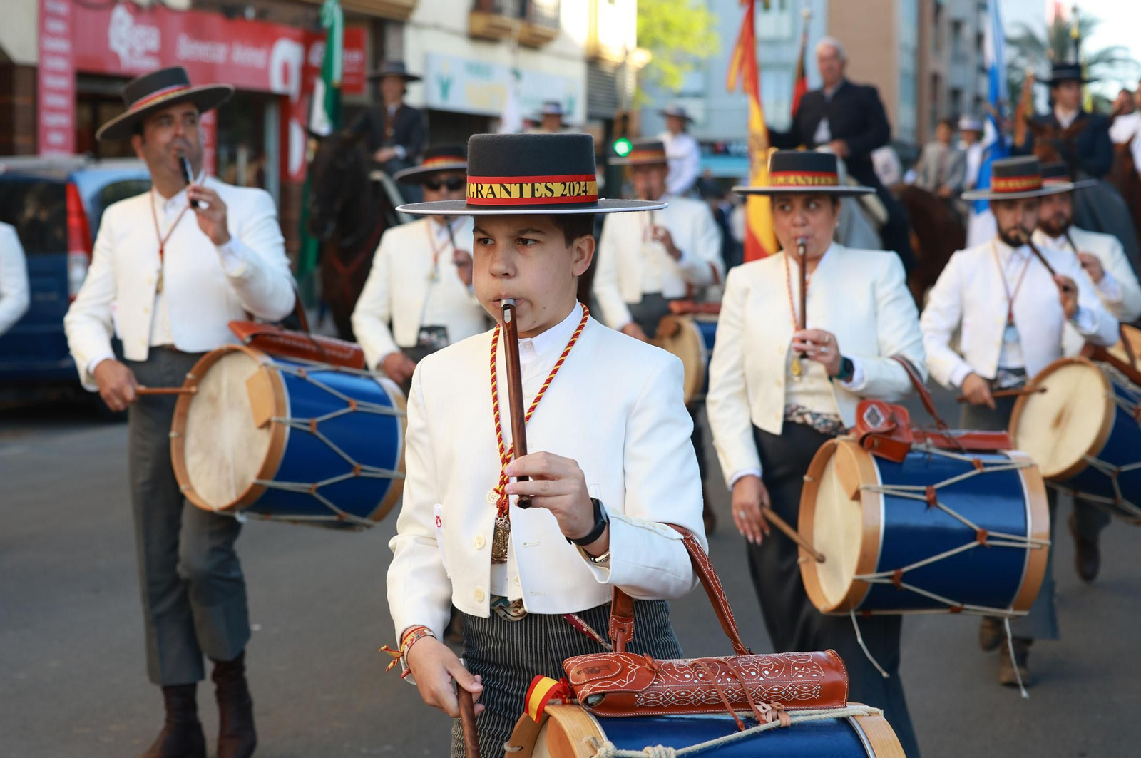 Las mejores imágenes de los peregrinos en la salida de Emigrantes