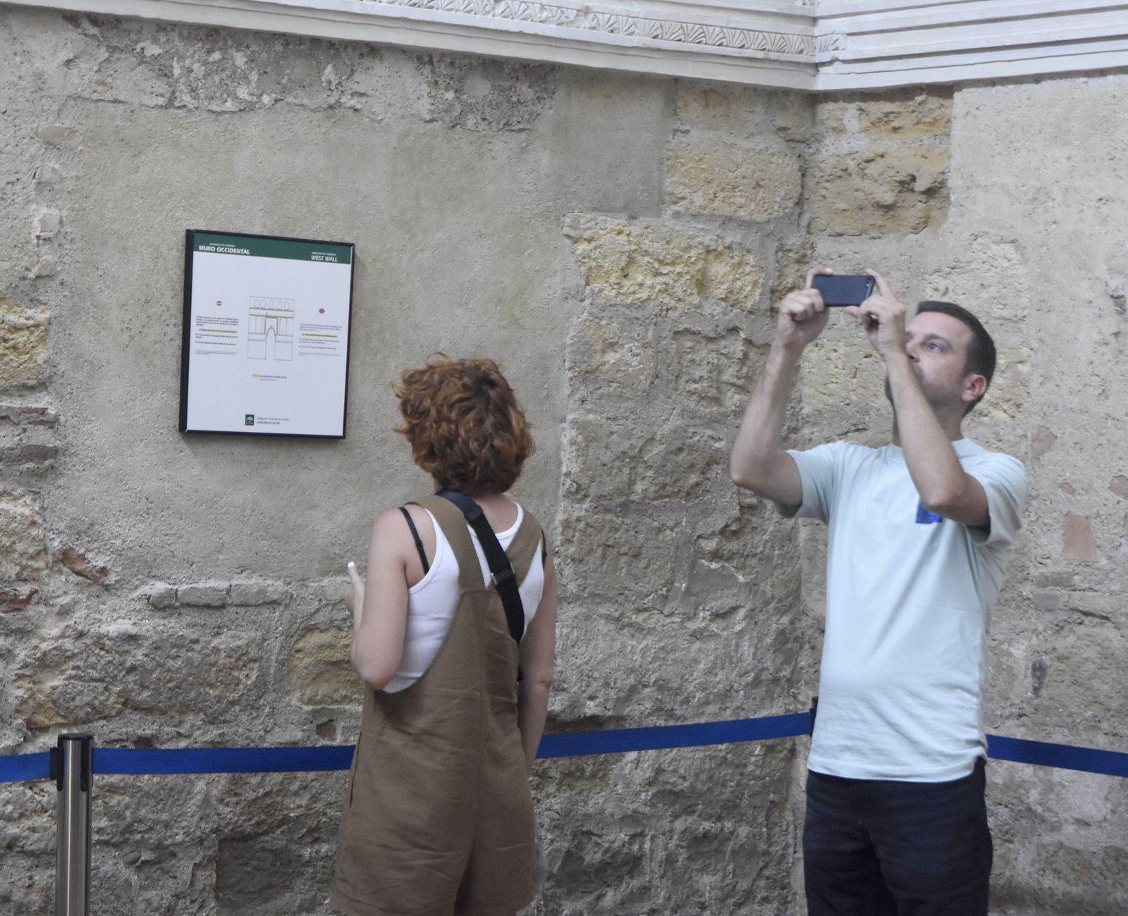 Turistas en la Sinagoga de Córdoba.