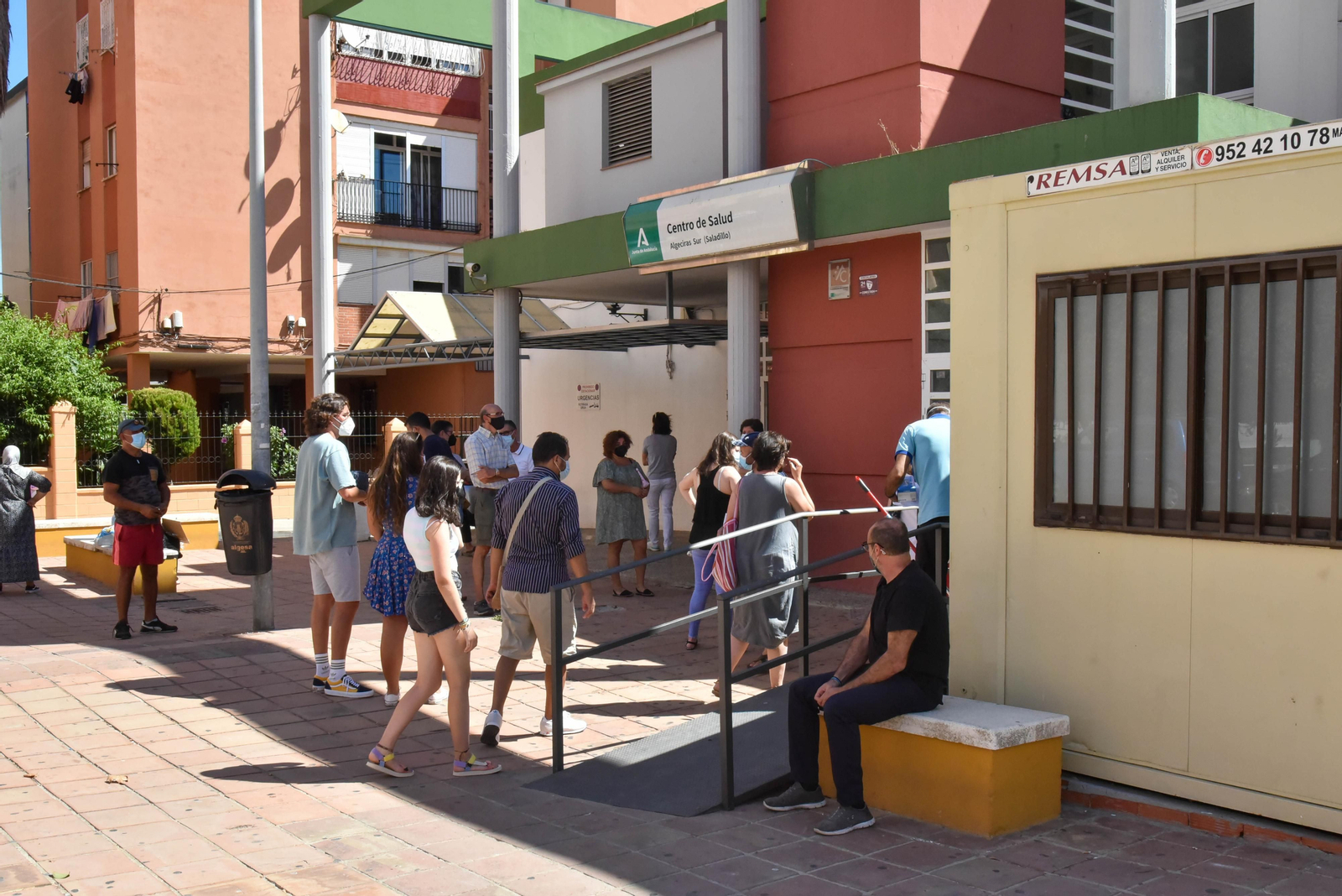 El exterior del centro de salud de El Saladillo, este miércoles. El exterior del centro de salud de El Saladillo, este miércoles.
