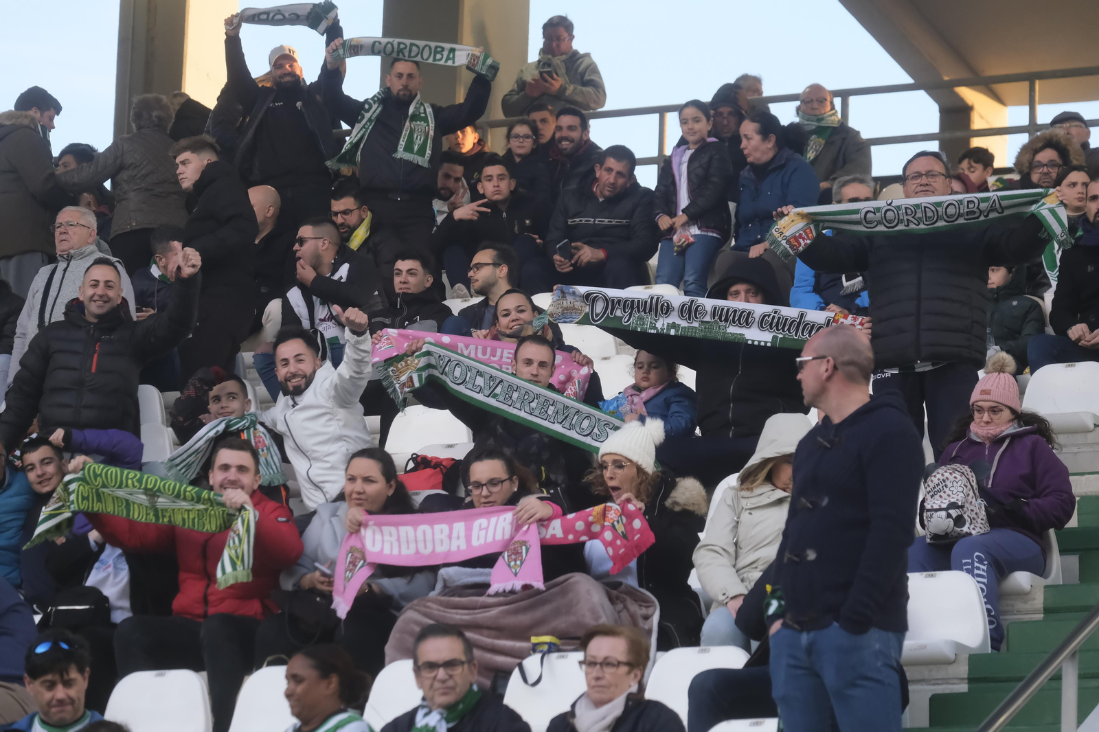 Córdoba CF - Real Madrid Castilla: Las fotos del ambiente en El Arcángel Córdoba CF - Real Madrid Castilla: Las fotos del ambiente en El Arcángel