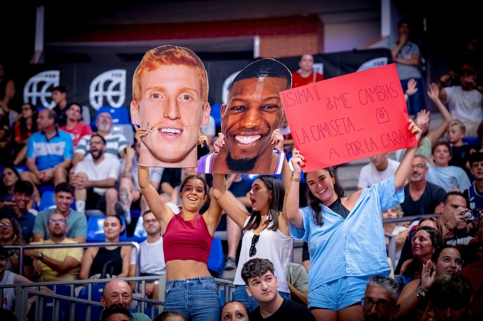 Búscate en el Carpena en el España-Portugal, con algunos VIP