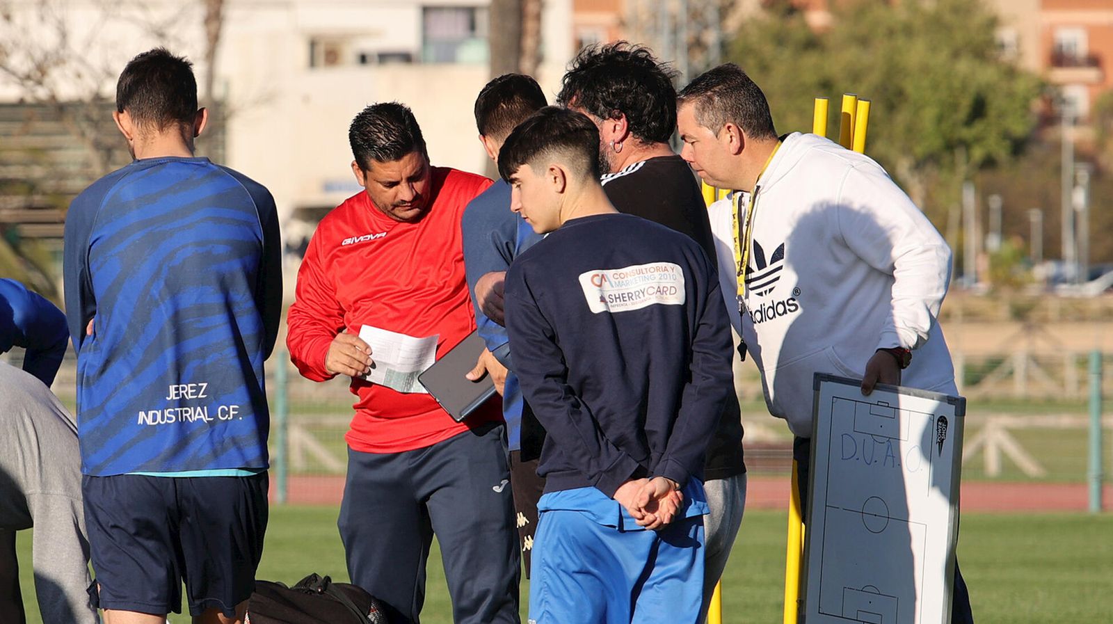 Miguel Mateos y José Manuel Cadenas, en el entrenamiento del jueves en el Pepe Ravelo.