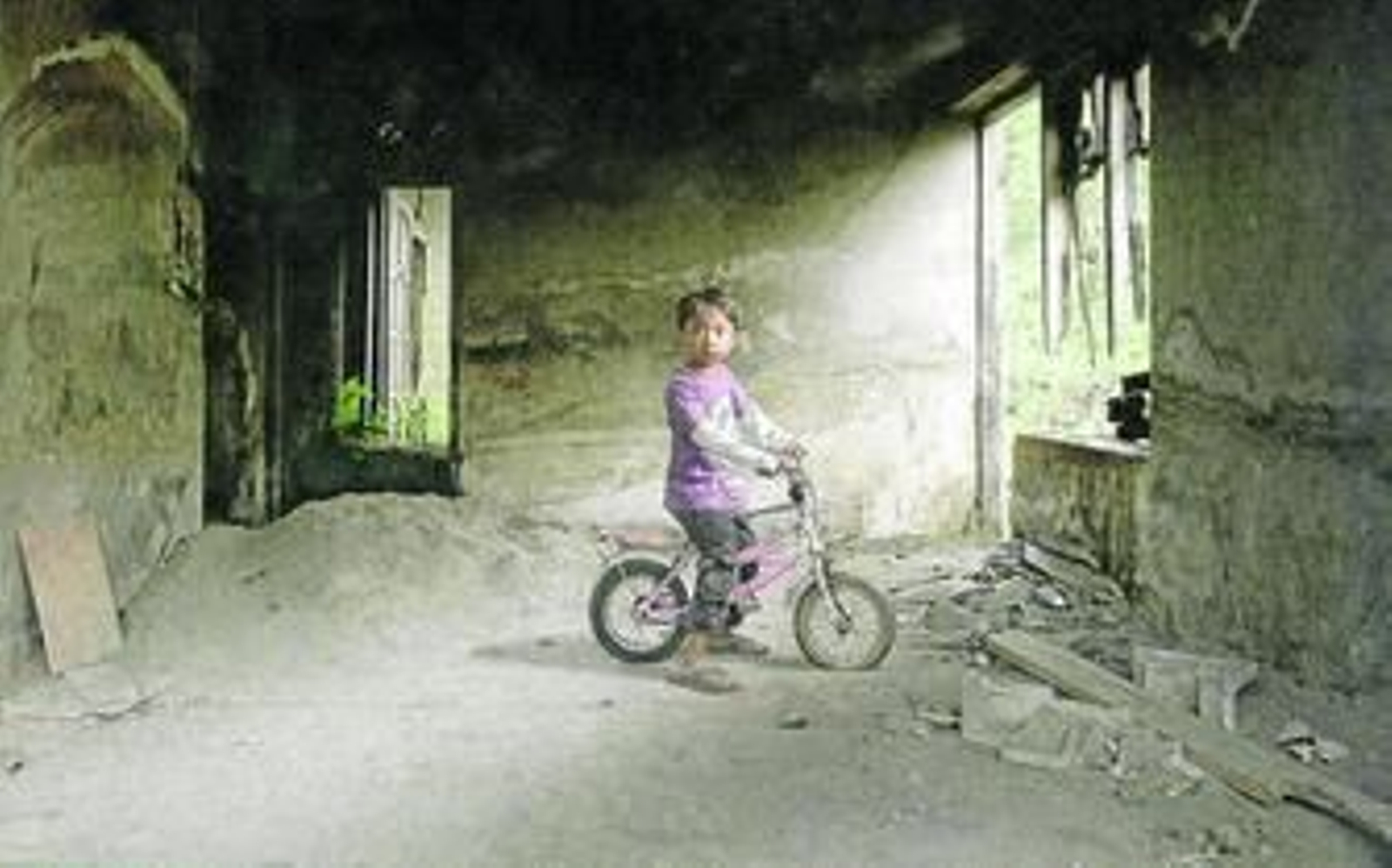 Una de las obras que forman parte de 'Forgotten land', de Eleazar Ortuño, que se puede ver en la Kursala hasta el 13 de junio.