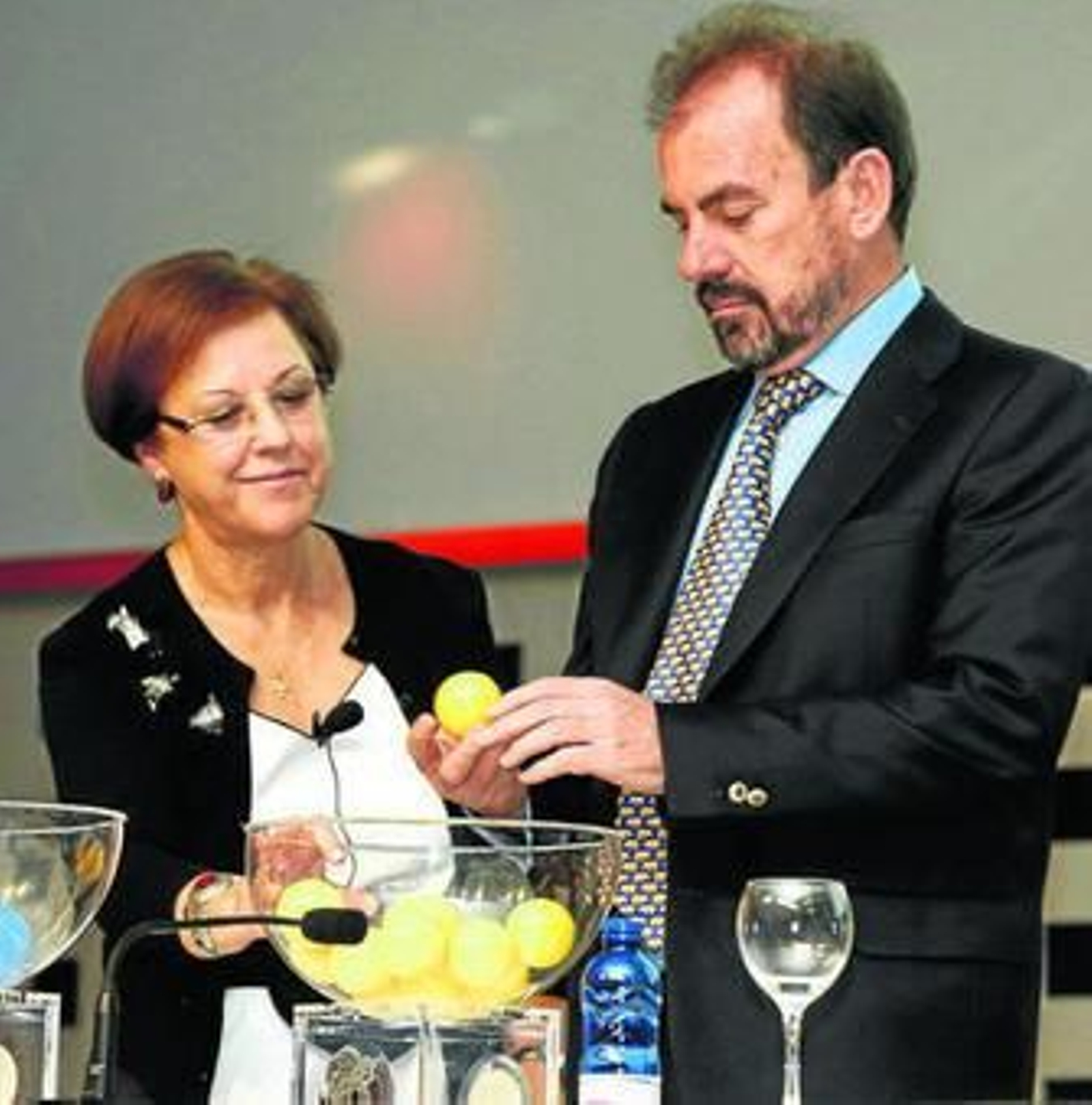 Calleja hace indicaciones a sus compañeros en un partido.