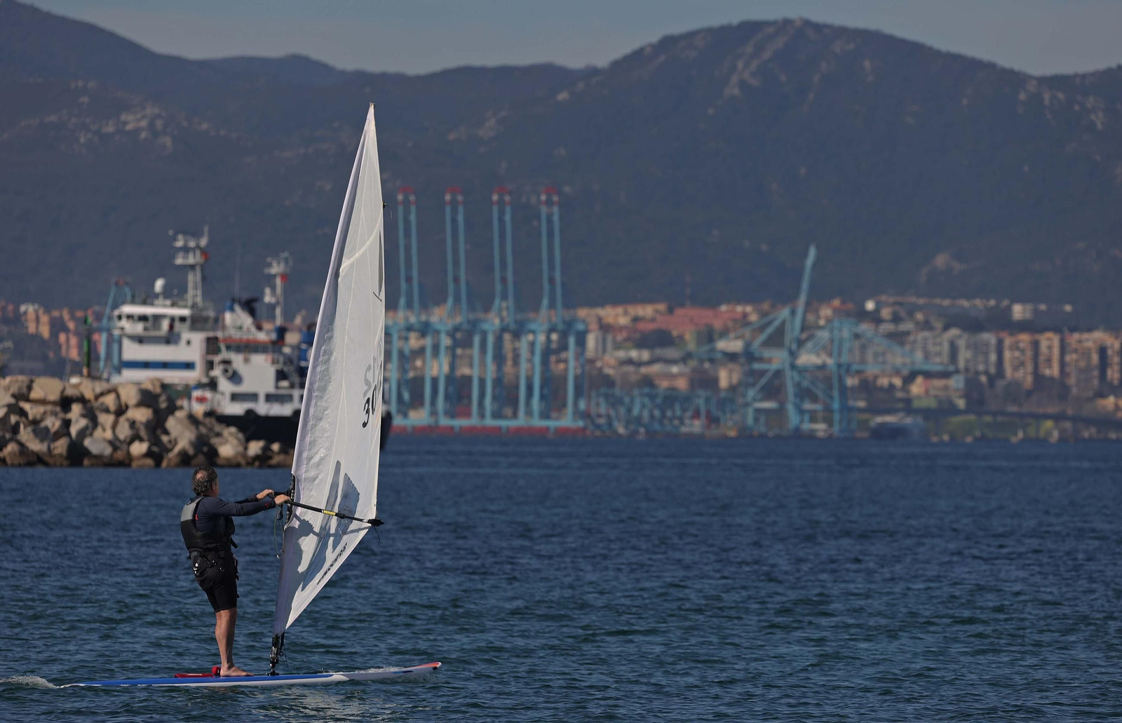 Fotos de la segunda jornada de la Copa de Andalucía de la clase windsurfer en La Línea
