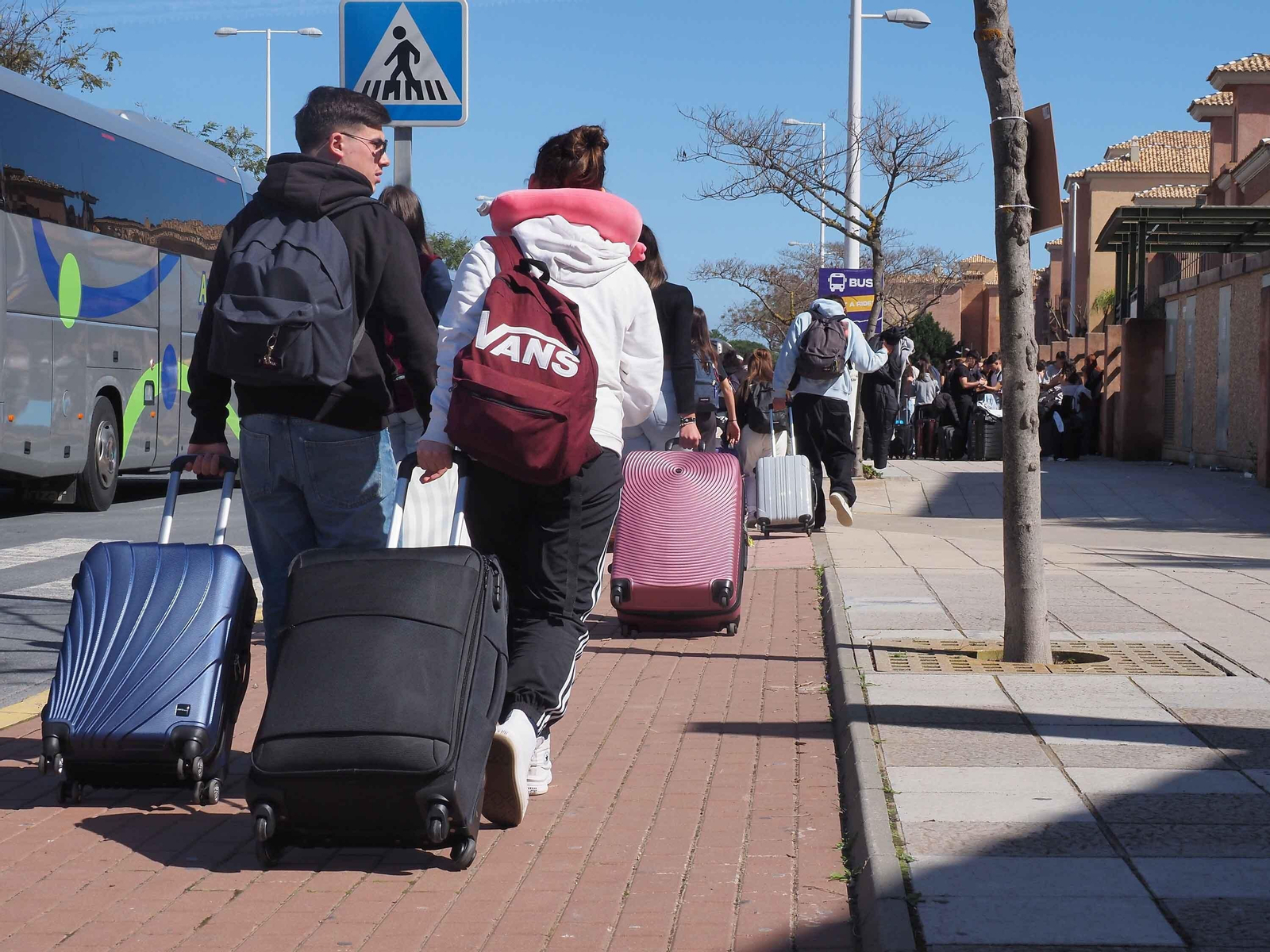 Las fotos de la espectacular llegada de 10.000 estudiantes portugueses a Punta Umbría