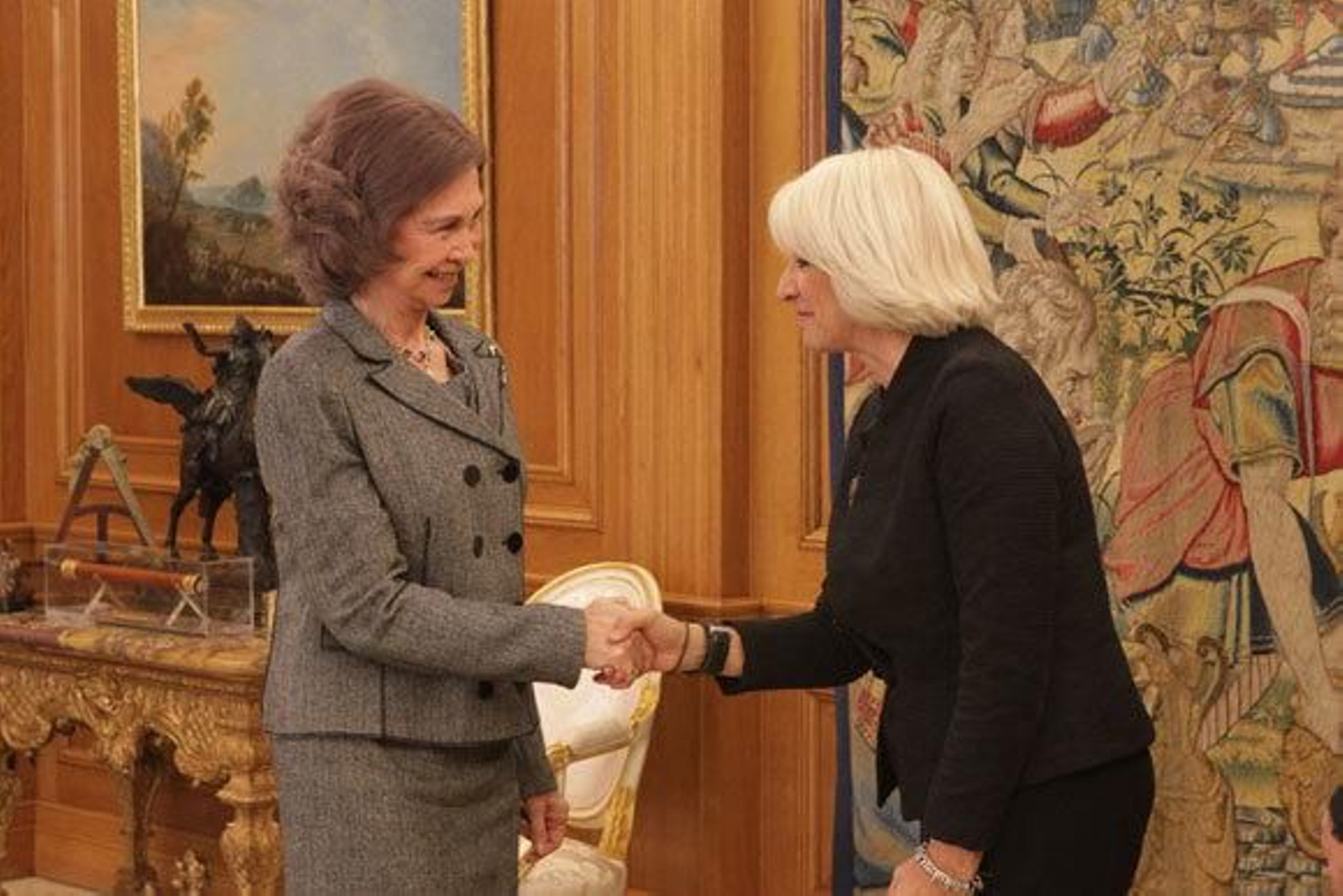 La Reina se interesa por la programación cultural del Doce