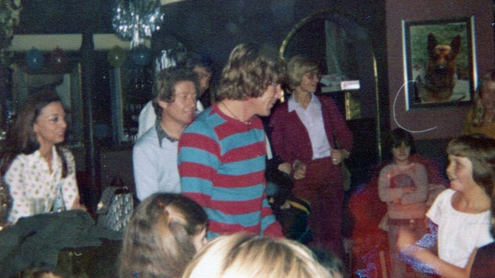 James Hunt y Tarryn, la hija de Mike, en su discoteca Oscar.