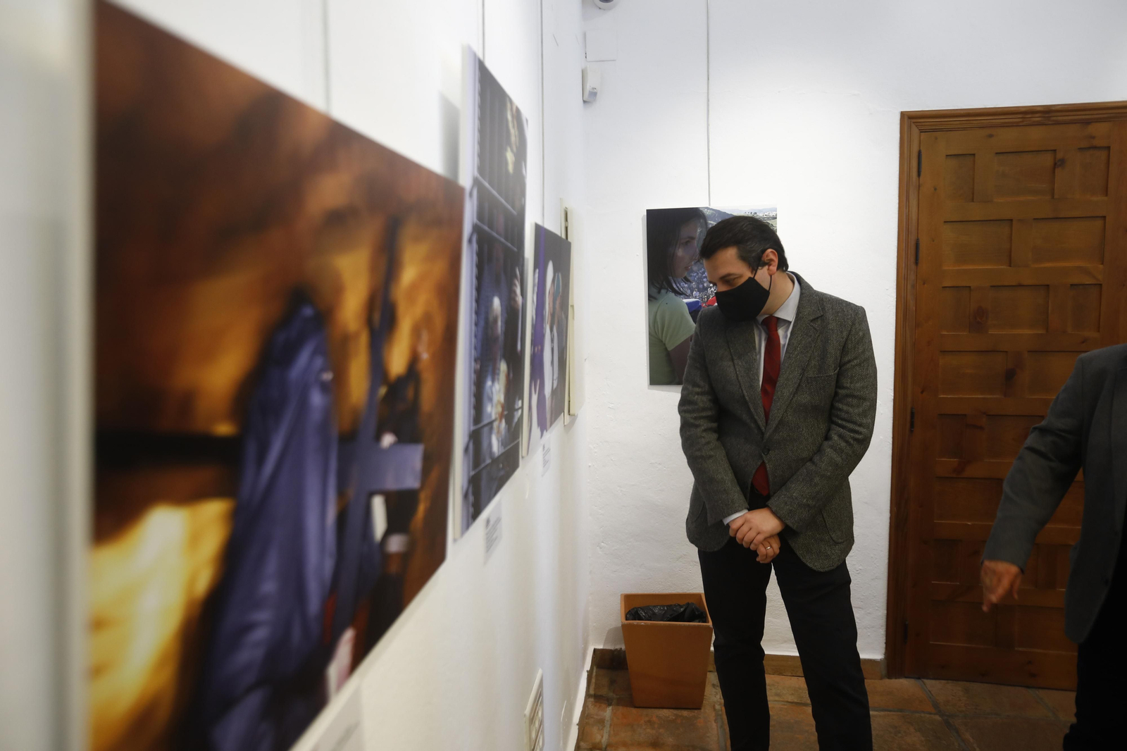 Presentación de la exposición fotográfica 'Miradas de pasión', en fotografías