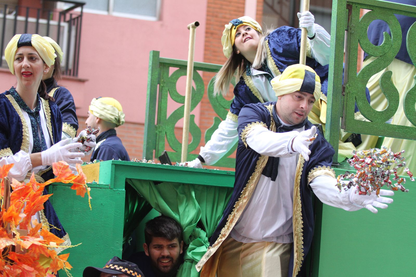Cabalgata de los Reyes Magos 2018: Melchor, Gaspar y Baltazar adelantan su salida para llenar de ilusión las calles de Huelva
