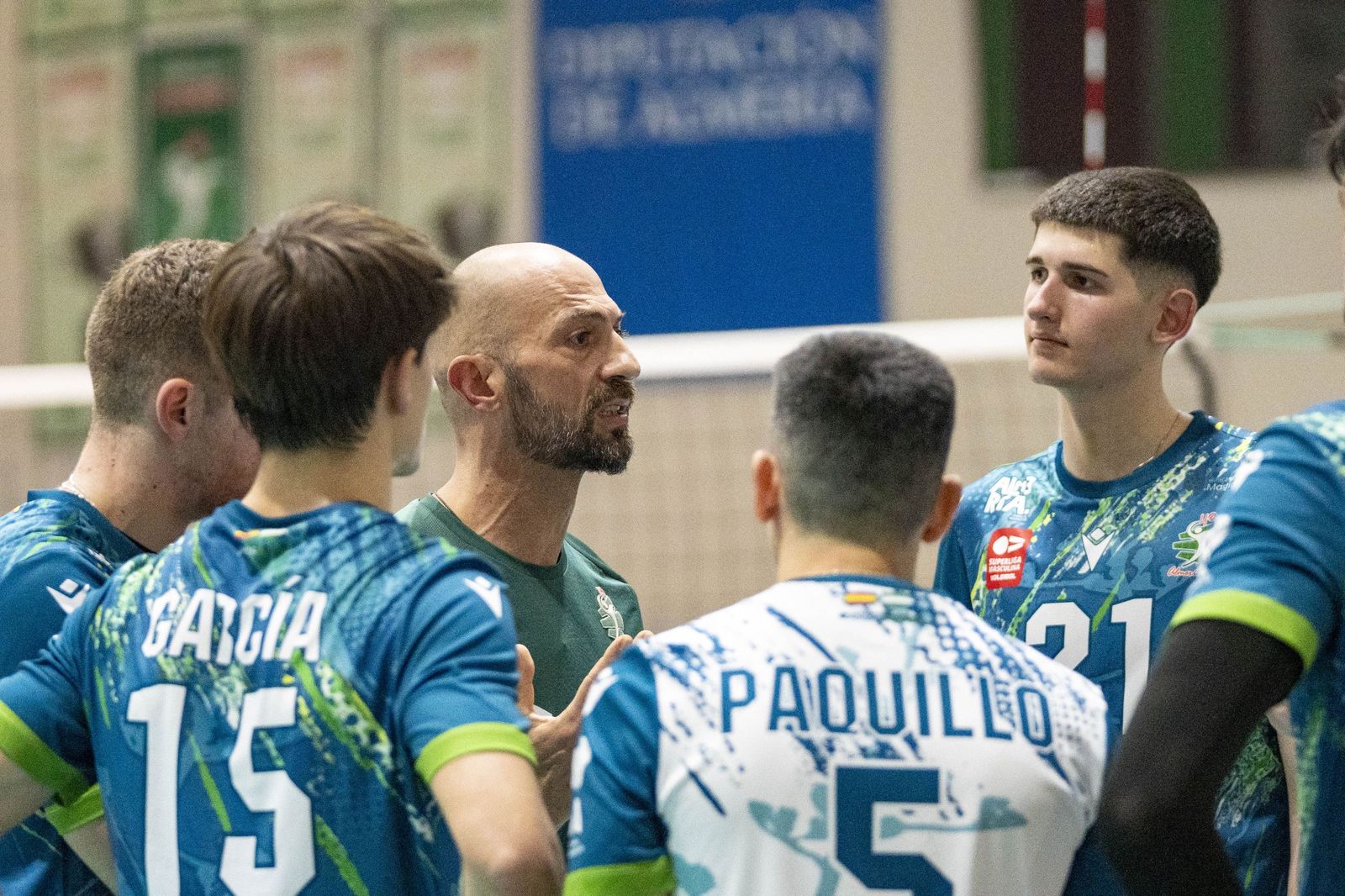 Las imágenes del partido entre Unicaja Costa de Almería y Pamesa Teruel de Superliga de voleibol