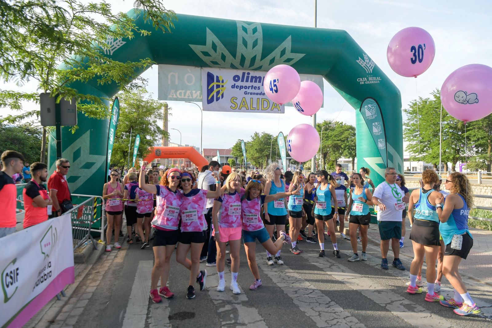 Las imágenes de la Carrera de la Mujer de este domingo en Granada