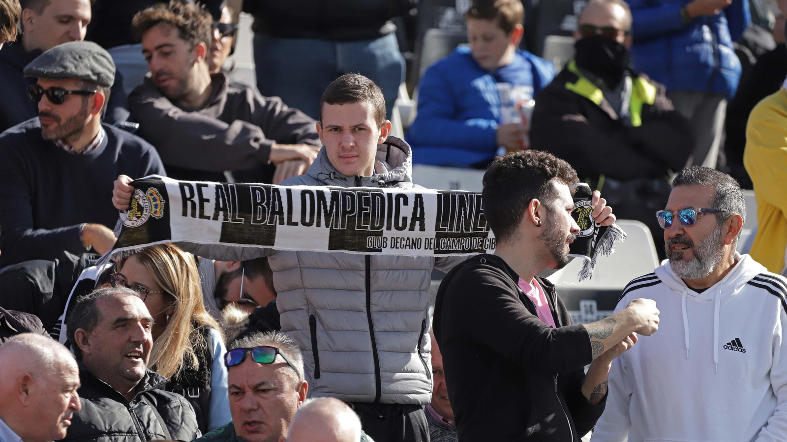Fotos de la afición en el estadio municipal