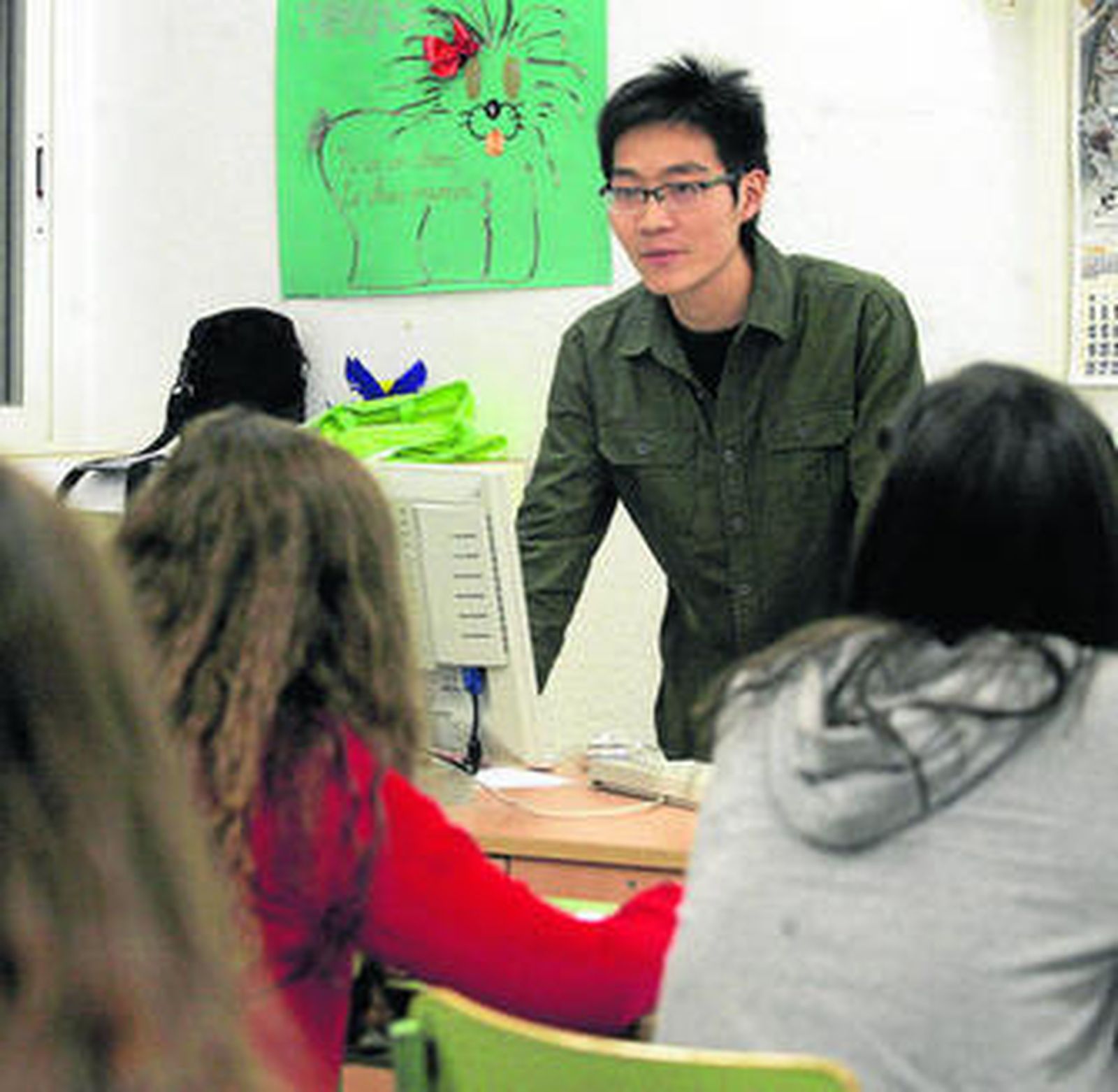 El profesor chino Li Zhibin, durante una clase en el instituto Luis de Góngora.