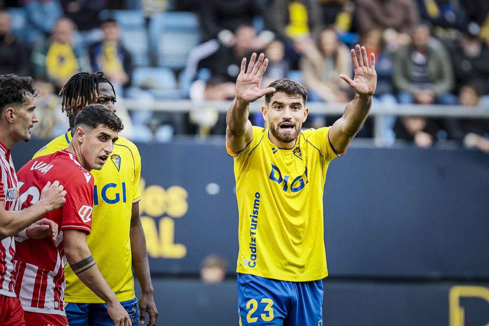 Búscate entre las imágenes del partido de fútbol Cádiz CF - UD Almería