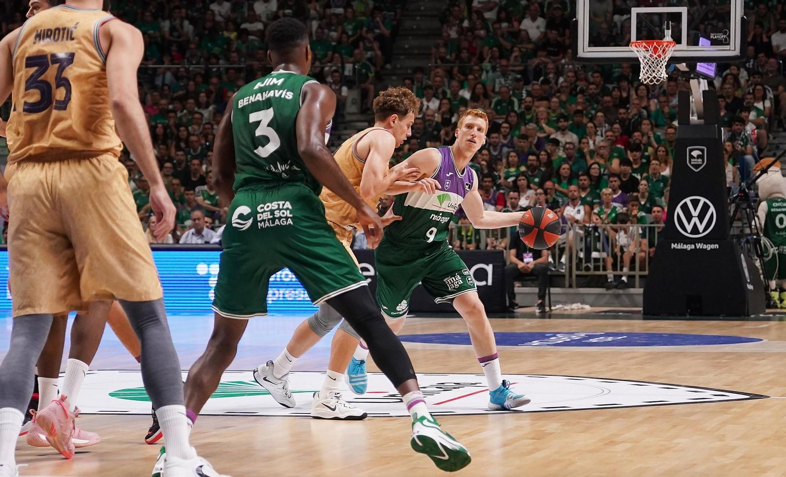 Melvin Ejim, sus cuatro años y seis títulos en Málaga