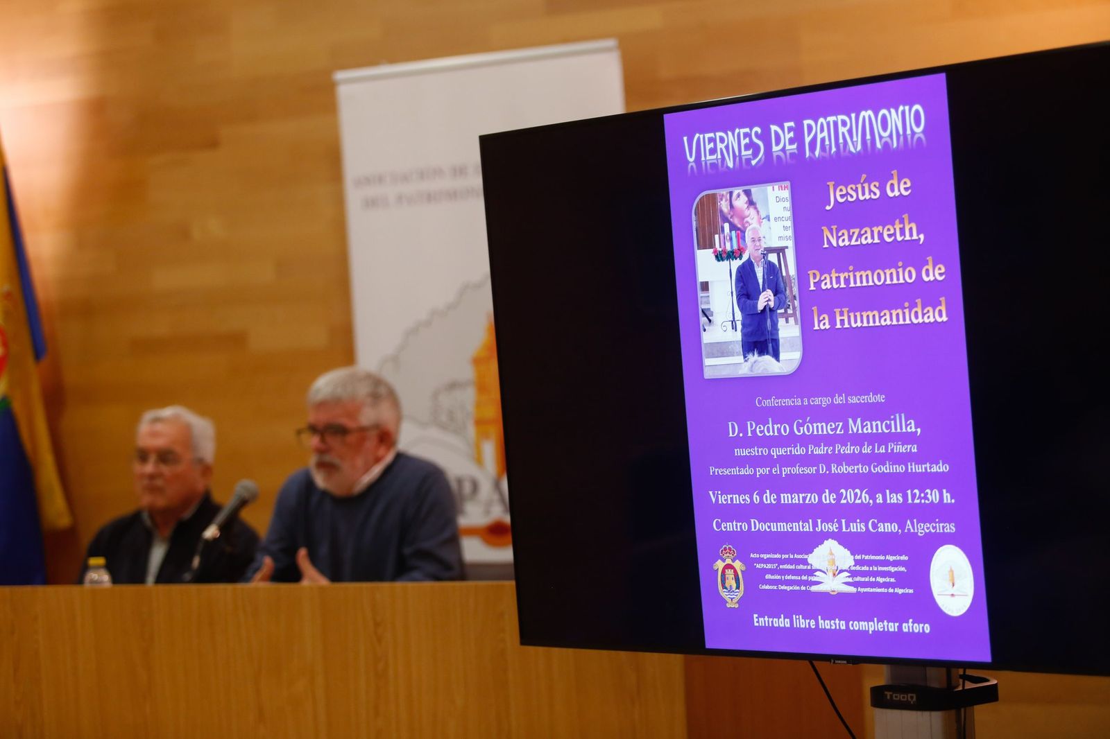 Conferencia del padre Pedro Gómez sobre Jesús de Nazaret, en imágenes