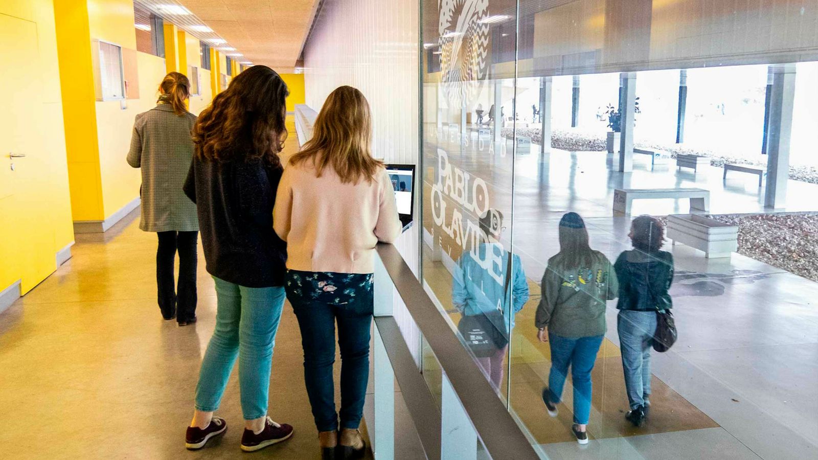 La UPO ofrece más de cien títulos propios para el próximo curso.