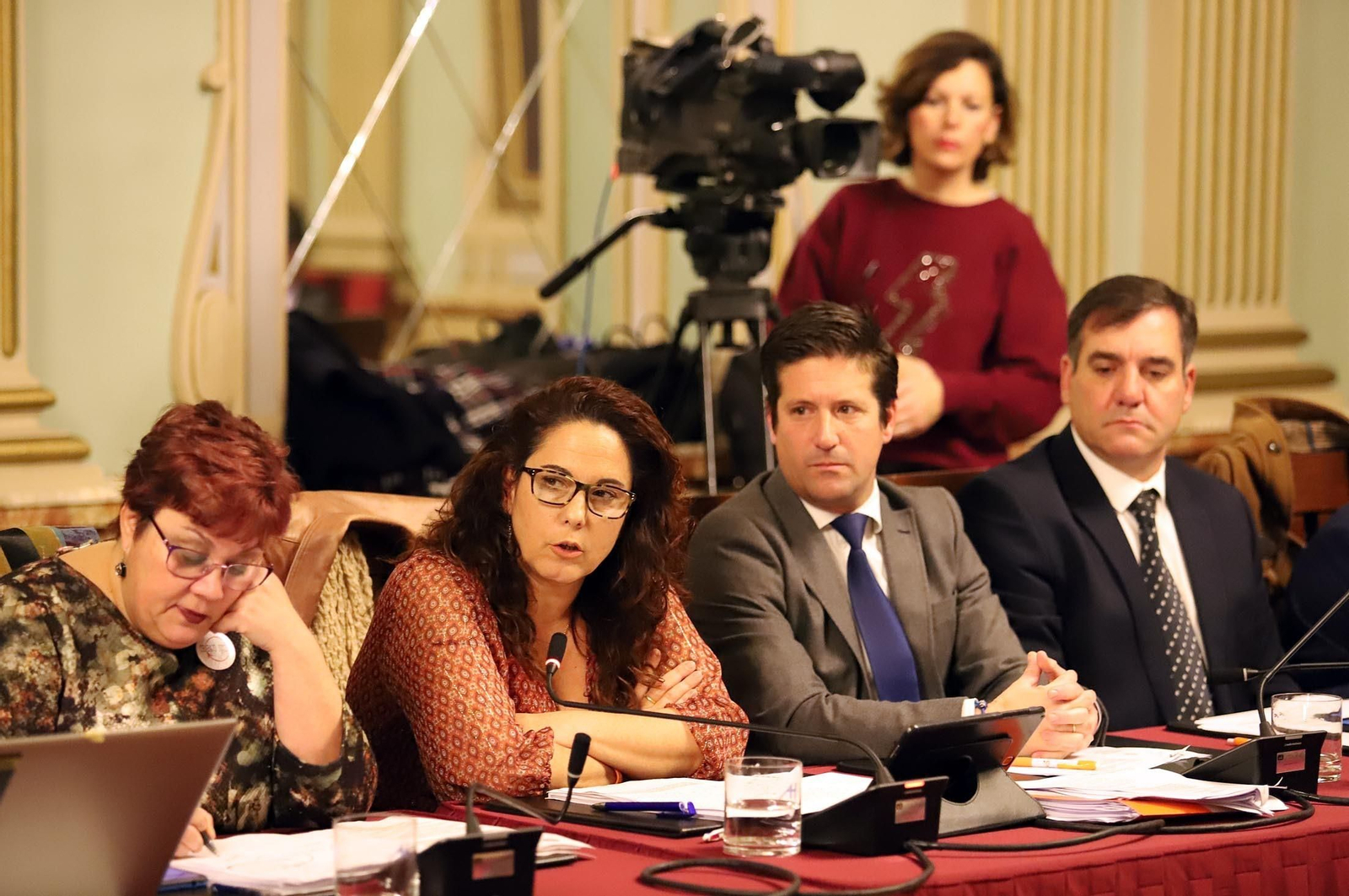 Imágenes del pleno del Ayuntamiento de Huelva