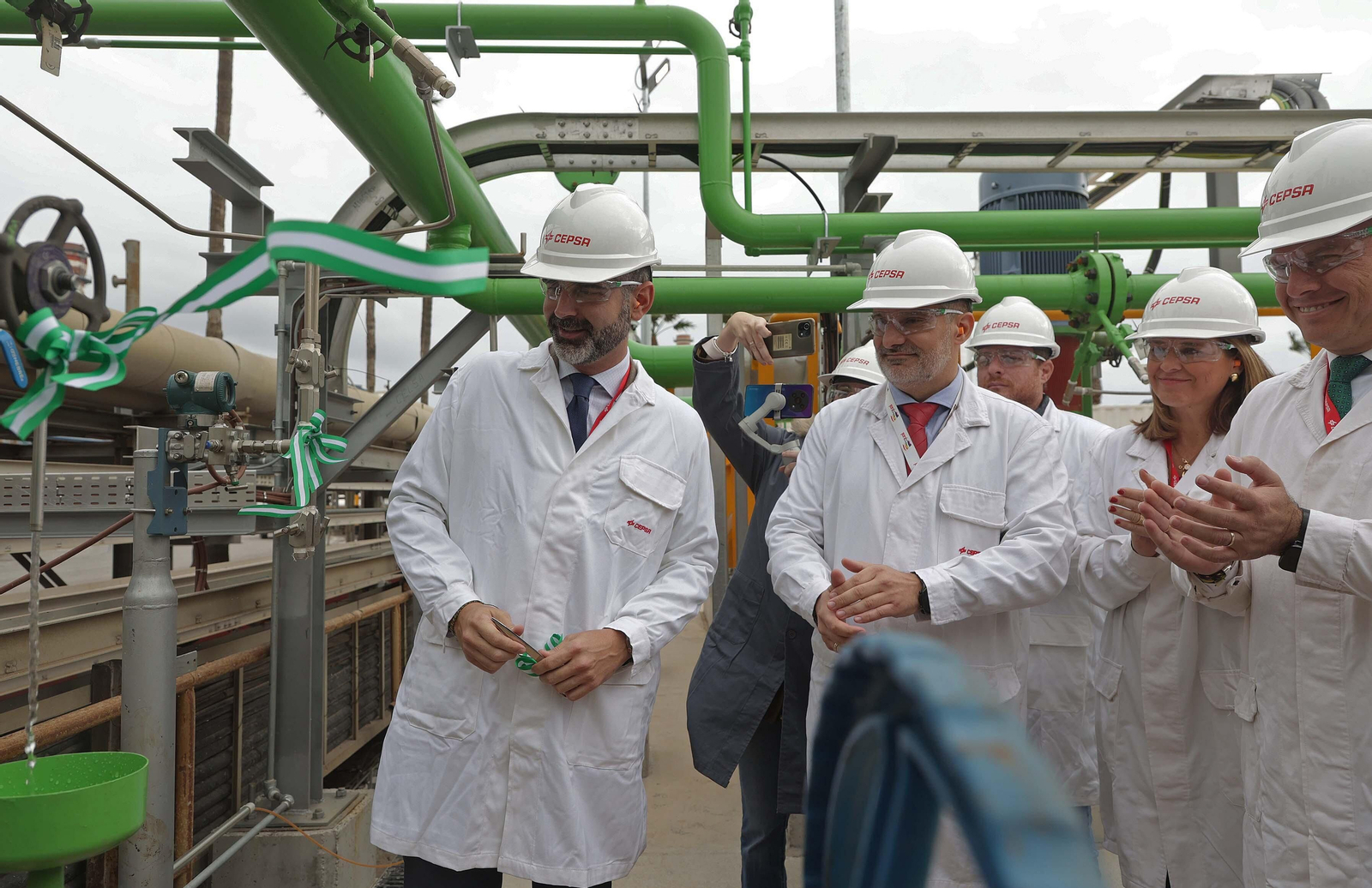 Imágenes de la inauguración de la nueva planta de reutilización de agua de Cepsa